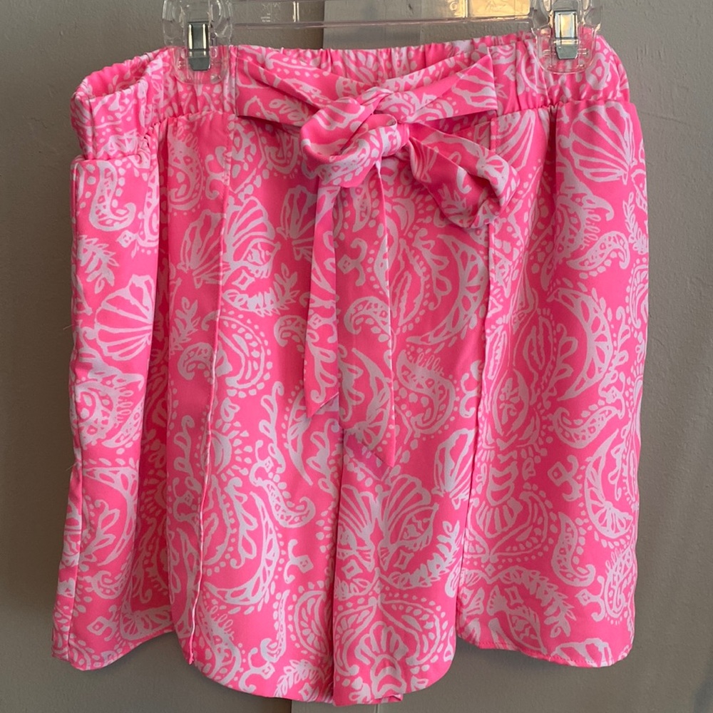 Lilly Pulitzer shorts 8 EUC